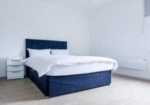 West Plaza in Brentford - Standard studio