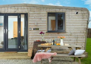 Wheal Amelia- Beautifully Fitted Wooden Lodge Helston Cornwall