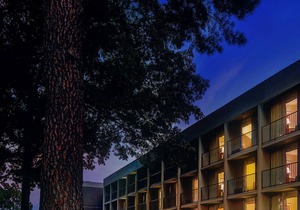 Whispering Woods Hotel & Conference Center