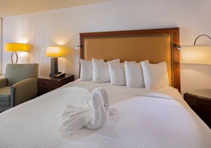 Whispering Woods Hotel & Conference Center