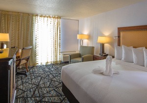 Whispering Woods Hotel & Conference Center