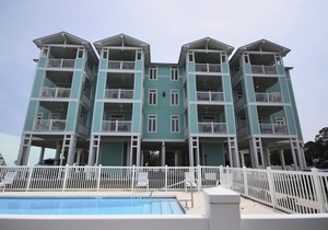 WIFI*WATERFRONT, RIVERS EDGE CONDO #1B-BLDG 1 *PRIVATE DOCK and BOAT SLI