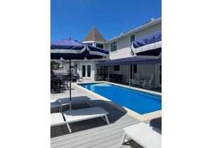 Wildwood Crest/Diamond Beach Beautiful Home 6 BR 4 Bath Pool 5 min walk to beach