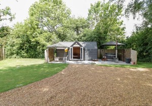 Willow Lodge At Bridge Lake Farm & Fishery