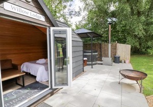 Willow Lodge At Bridge Lake Farm & Fishery