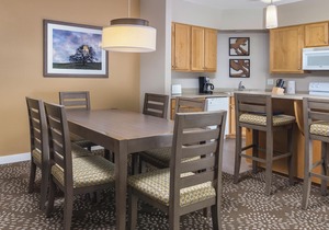 Windsor, CA: Sonoma 3 Bedroom Condo w/Fireplace, Resort Pool, Spa, WiFi & More!