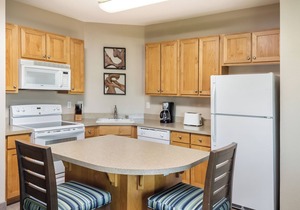 Windsor, CA: Sonoma 3 Bedroom Condo w/Fireplace, Resort Pool, Spa, WiFi & More!