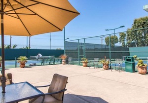 Winner Circle 1BR Condo with Outdoor Pool and Tennis Court