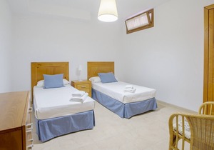 Wonderful Costa Teguise Villa | 5 Bedrooms | Villa Caletas Teguise | Perfect For A Large Group | Private Pool