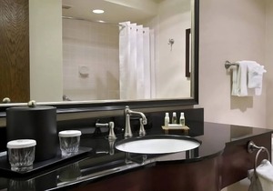 Wonderful Stay! 2 Sleek Units, Outdoor Pool, FREE Parking, Pets Allowed!