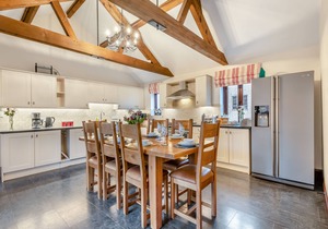 WOODPECKER BARN - CWL