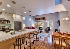 Woodsy Suite: 1 BR, 1.5 BA Townhouse in Carnelian Bay, Sleeps 4
