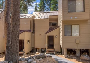 Woodsy Suite: 1 BR, 1.5 BA Townhouse in Carnelian Bay, Sleeps 4