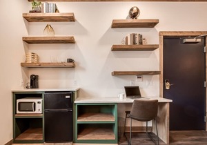 Work & Wander | Cafés & Cozy Comforts