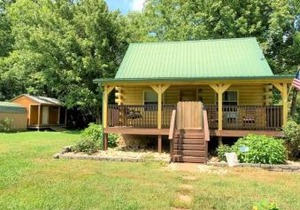 Yellow Cabin on the River cabin