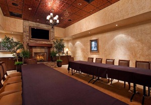 Your Relaxing Getaway Awaits! Outdoor Pool, FREE Parking, Pets Allowed!