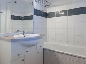 Foot Of The Slopes Swimming Ski Locker | Allos