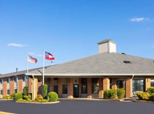 Baymont | LaGrange