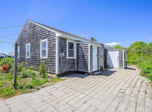 Beachside Bungalow | West Dennis