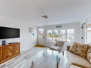 Beachside Bungalow | West Dennis