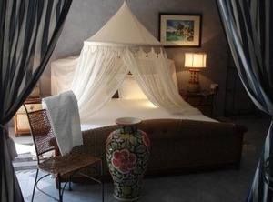 Beach Hotel | Amitie