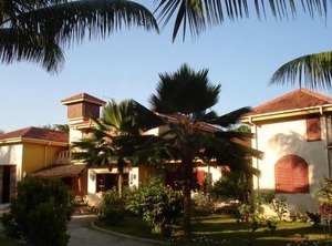 Beach Hotel | Amitie