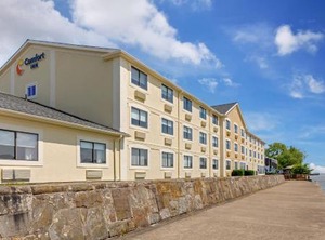 Comfort Inn River Edge | Huron