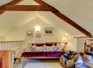 Cysgod Ffynnon | St Brides