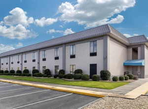 Econo Lodge At The University | Red Hill