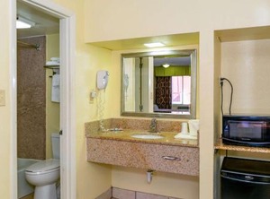 Econo Lodge Weldon Roanoke Rapids | Weldon