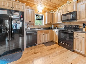 Fox Den | Pigeon Forge