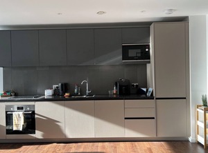 Surrey Quays | Evelyn