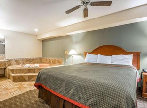 Rodeway Inn | Delano