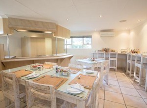 Santorini Guesthouse | Bunkers Hill