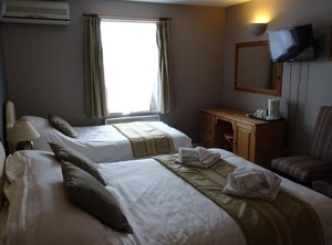 The Furze Bush Inn | Penwood