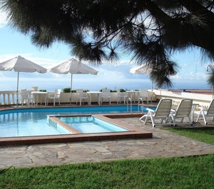 Holiday Tamaide Persons 