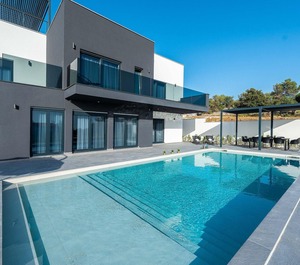 Lun Outdoor Swimming