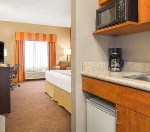 Holiday Inn Express Suites Muncie Ihg Hotel