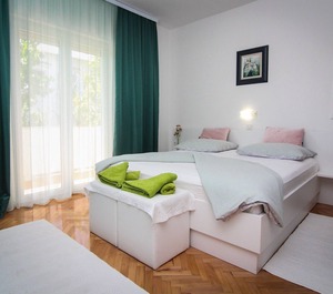 Holiday Rab Stadt Persons Bedrooms
