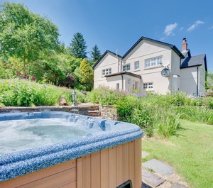 Onnen Fawr Farmhouse 