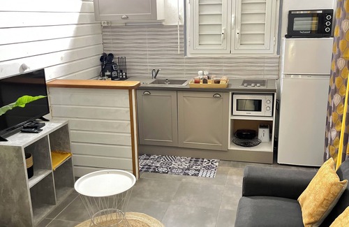 Anse-Bertrand House | À 5 Minutes de la Plage! Deux Logements Haut et bas Idéal Pour des Familles