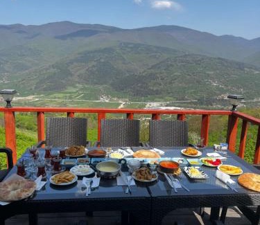 Akyazı Bed & Breakfast | Çekirge Bungalov