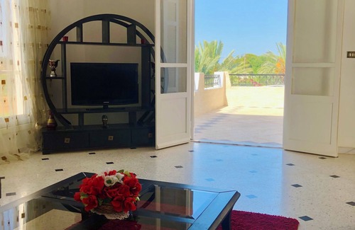 Sakiet Eddaier Apartment | Étage de Villa au Bord de la Mer