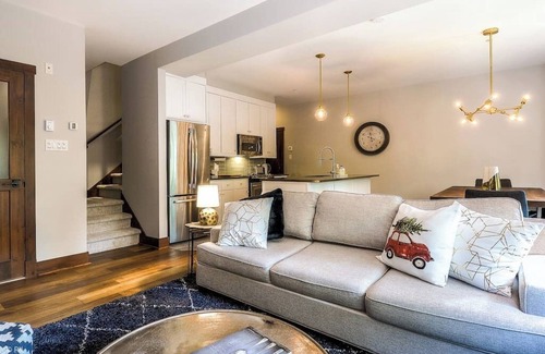 Versant Soleil Apartment | Étoile du Matin: Tremblant Luxury Ski In/Ski Out