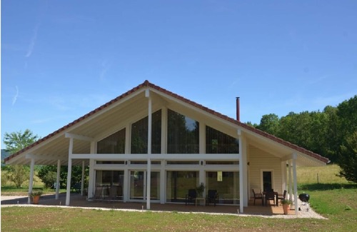 Marigny Ski Chalet | Évasion Bien-être au Lac de Chalain: Chalet de 150m² Avec Sauna et Balnéo