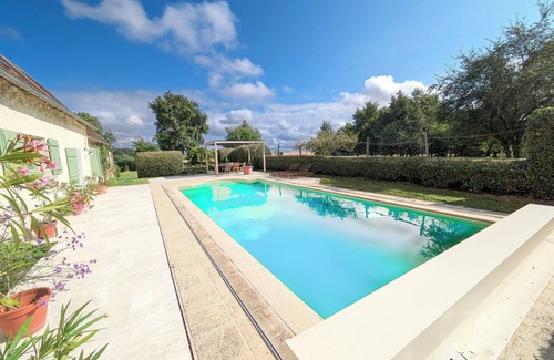 Saint-Flovier House | Évasion Champêtre Avec Piscine