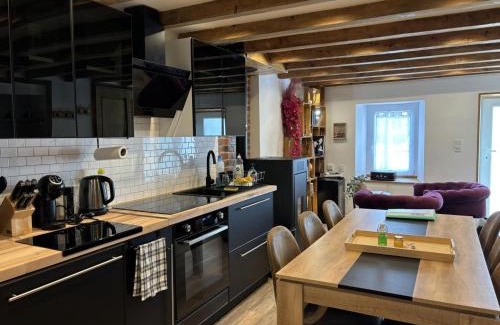 Saint-Nicolas-des-Biefs House | Évasion paisible à la montagne avec cheminée et animaux admis - FR-1-489-553
