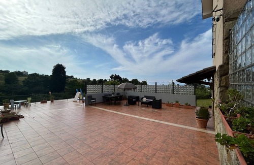 Lloreda Ski Chalet | Ñata Vigil next to Playa España, garden, barbecue and wifi. Relax!