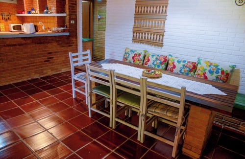 Praia de Barequecaba Ski Chalet | Ótima casa c Wi-Fi 8 min da praia Barequeçaba/SP