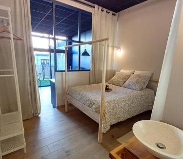 Saint-Lo Apartment | Ô Valvi : loft avec balnéo, terrasse et parking